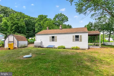 Exterior - 303 Holly Rd, Edgewater, MD 21037 photo 3 of 5
