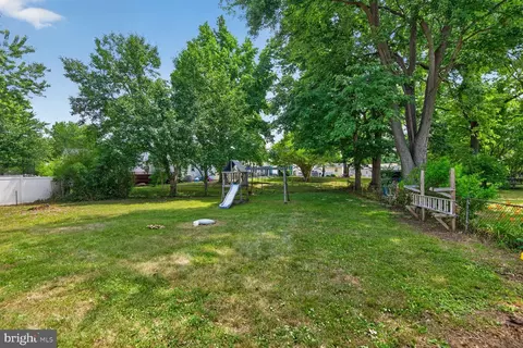 Exterior - 303 Holly Rd, Edgewater, MD 21037 photo 2 of 5