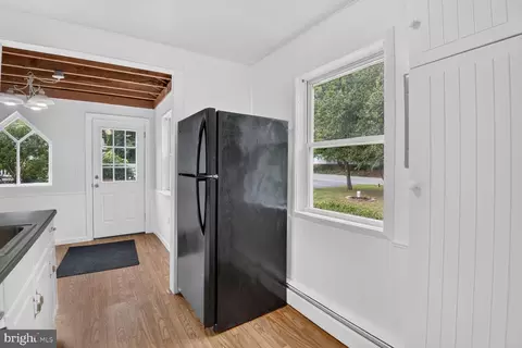 Entry Way - 303 Holly Rd, Edgewater, MD 21037 photo 2 of 3