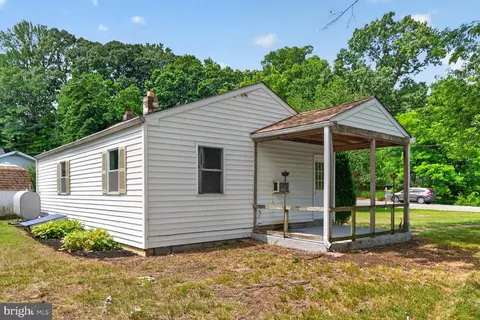 Exterior - 303 Holly Rd, Edgewater, MD 21037 photo 4 of 5