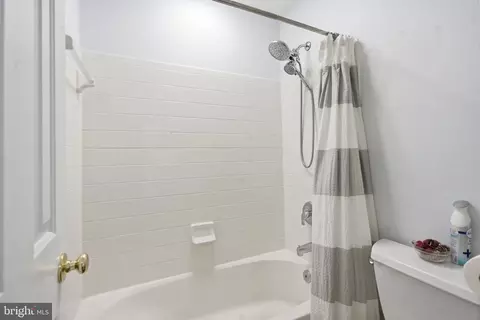 Bath - 2002 Gresham Ln, Davidsonville, MD 21035 photo 5 of 6