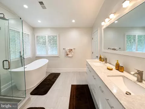 Bath - 2002 Gresham Ln, Davidsonville, MD 21035 photo 3 of 6