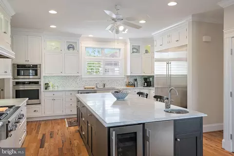 Kitchen - 3650 Bay Dr, Edgewater, MD 21037 photo 3 of 8
