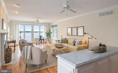 Living - 3650 Bay Dr, Edgewater, MD 21037 photo 4 of 7
