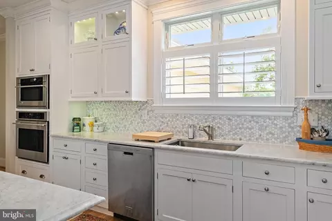 Kitchen - 3650 Bay Dr, Edgewater, MD 21037 photo 8 of 8