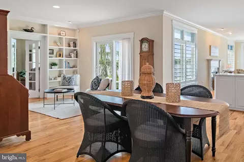 Dining - 3650 Bay Dr, Edgewater, MD 21037 photo 3 of 6