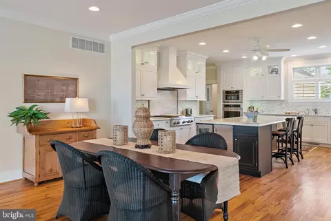 Dining - 3650 Bay Dr, Edgewater, MD 21037 photo 6 of 6