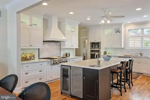 Kitchen - 3650 Bay Dr, Edgewater, MD 21037 photo 2 of 8
