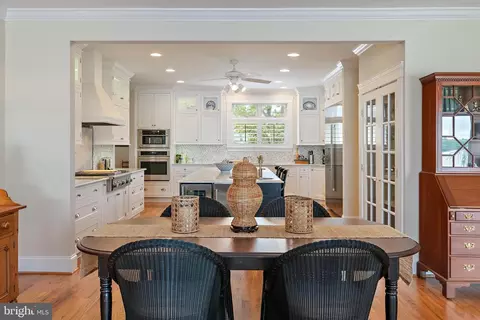 Dining - 3650 Bay Dr, Edgewater, MD 21037 photo 4 of 6