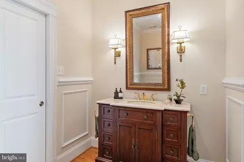 Bath - 3650 Bay Dr, Edgewater, MD 21037 photo 4 of 5