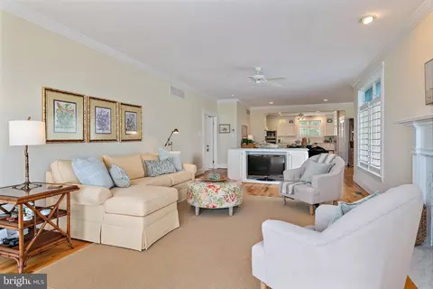 Living - 3650 Bay Dr, Edgewater, MD 21037 photo 5 of 7