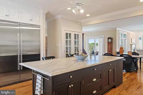 Kitchen - 3650 Bay Dr, Edgewater, MD 21037 photo 4 of 8