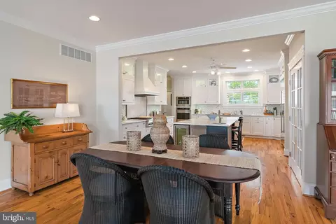 Dining - 3650 Bay Dr, Edgewater, MD 21037 photo 5 of 6