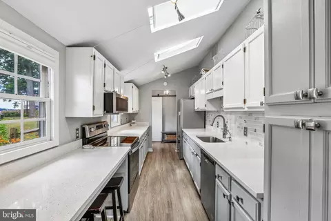 Kitchen - 275 Gibson Rd, Pasadena, MD 21122 photo 2 of 3
