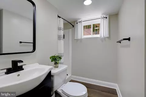 Bath - 2190 Hallmark Ct, Gambrills, MD 21054 photo 3 of 3