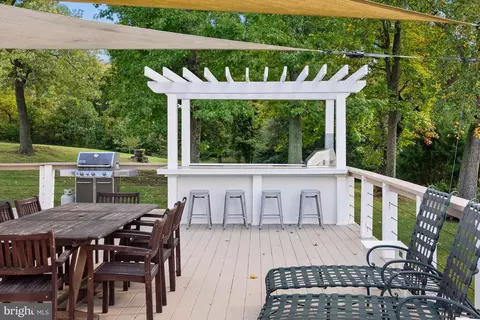 Exterior - 1211 Dixona Dr, Edgewater, MD 21037 photo 6 of 7