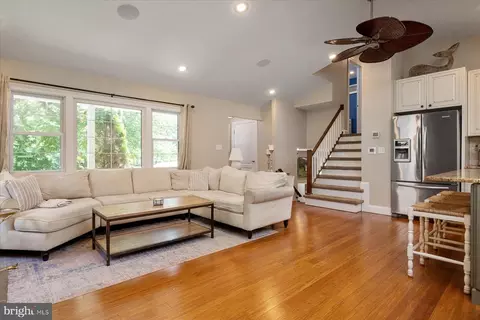Living - 1134 Valley Dr, Pasadena, MD 21122 photo 2 of 3