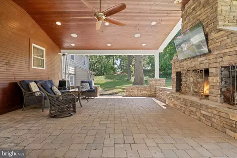 Exterior - 1134 Valley Dr, Pasadena, MD 21122 photo 3 of 12