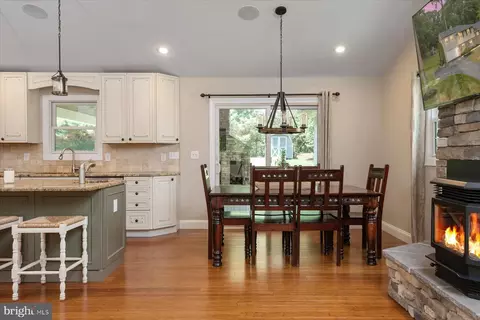 Dining - 1134 Valley Dr, Pasadena, MD 21122 photo 2 of 2