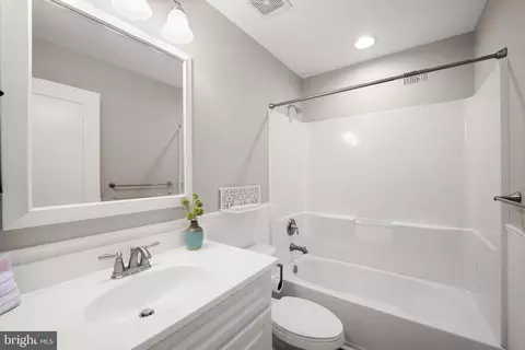 Bath - 5222 Spring Ave, Shady Side, MD 20764 photo 2 of 3