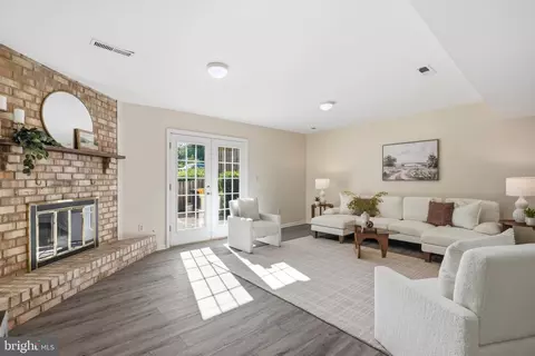 Living - 1270 Caddie Dr, Arnold, MD 21012 photo 4 of 5