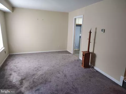 Living - 624 Newbridge Ct, Arnold, MD 21012 photo 1 of 3