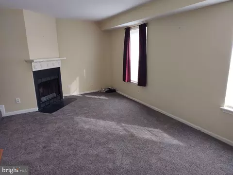 Living - 624 Newbridge Ct, Arnold, MD 21012 photo 2 of 3