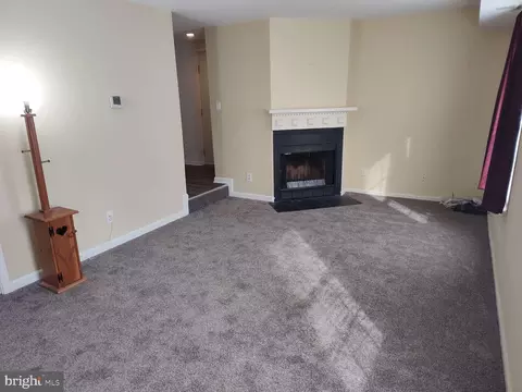 Living - 624 Newbridge Ct, Arnold, MD 21012 photo 3 of 3
