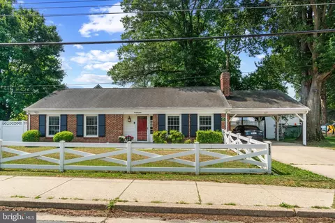 Exterior - 117 Oakwood Rd, Edgewater, MD 21037 photo 2 of 15