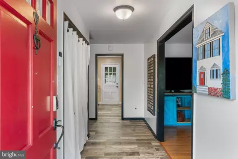 Entry Way - 117 Oakwood Rd, Edgewater, MD 21037 photo 3 of 4
