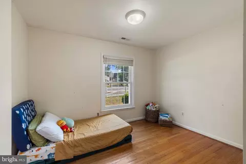 Bedroom - 117 Oakwood Rd, Edgewater, MD 21037 photo 3 of 4