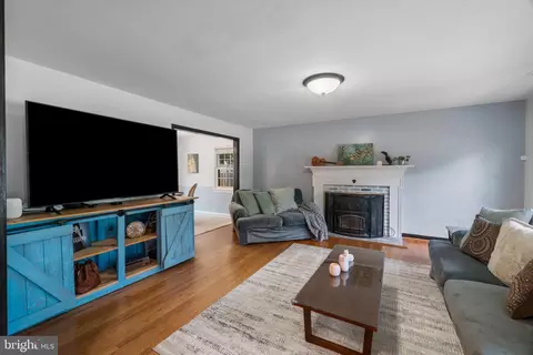 Entry Way - 117 Oakwood Rd, Edgewater, MD 21037 photo 1 of 4