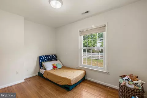 Bedroom - 117 Oakwood Rd, Edgewater, MD 21037 photo 4 of 4