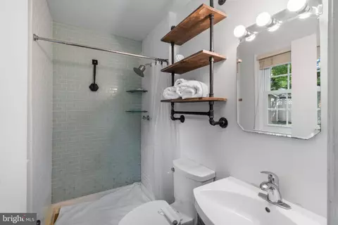 Bath - 117 Oakwood Rd, Edgewater, MD 21037 photo 1 of 2