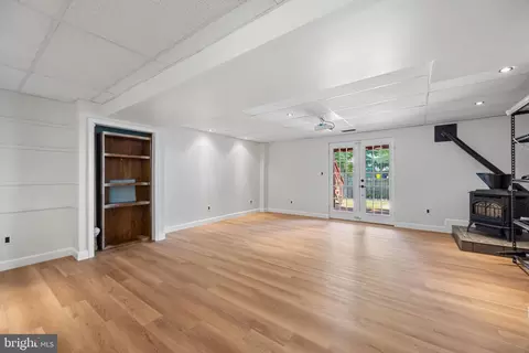 Living - 313 Cool Breeze Ct, Pasadena, MD 21122 photo 5 of 5