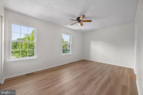 Living - 313 Cool Breeze Ct, Pasadena, MD 21122 photo 4 of 5