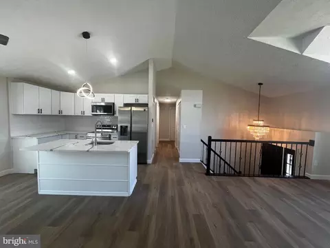 Entry Way - 1407 Gesna Dr, Hanover, MD 21076 photo 7 of 10