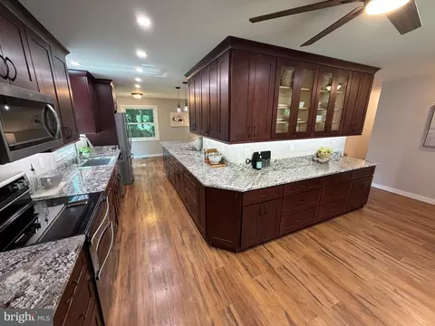 617 Wayward Dr, Annapolis, MD 21401