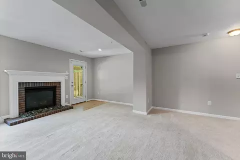 Living - 1504 Falling Brook Ct, Odenton, MD 21113 photo 5 of 8