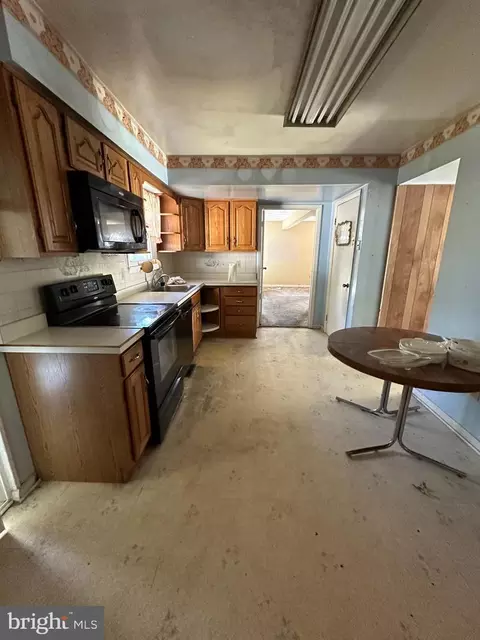 8511 Summit Rd, Pasadena, MD 21122 photo 5