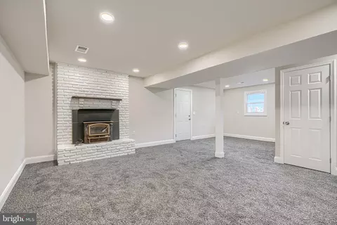 Living - 7518 Harmans Rd, Harmans, MD 21077 photo 3 of 4