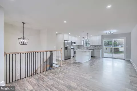 Entry Way - 7518 Harmans Rd, Harmans, MD 21077 photo 2 of 8