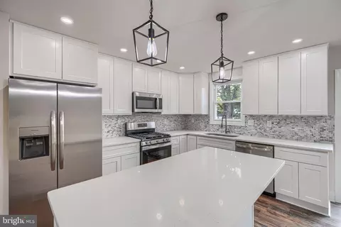 Kitchen - 7518 Harmans Rd, Harmans, MD 21077 photo 3 of 4