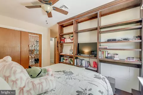 Bedroom - 3440 S River Ter, Edgewater, MD 21037 photo 3 of 9