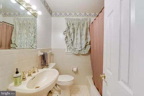 Bath - 3440 S River Ter, Edgewater, MD 21037 photo 5 of 6