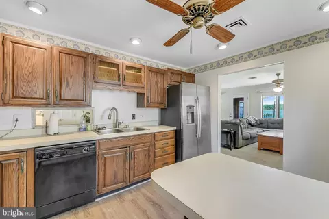 Kitchen - 3440 S River Ter, Edgewater, MD 21037 photo 4 of 4