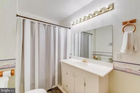 Bath - 3440 S River Ter, Edgewater, MD 21037 photo 3 of 6