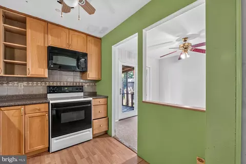 Entry Way - 7738 Notley Rd, Pasadena, MD 21122 photo 1 of 1