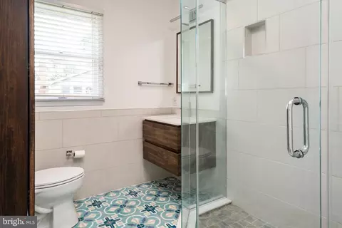 Bath - 812 Bay View Dr, Deale, MD 20751 photo 1 of 1