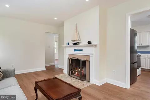 Living - 812 Bay View Dr, Deale, MD 20751 photo 2 of 2